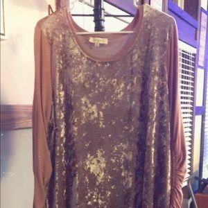 Brand new umgee top velvet pink